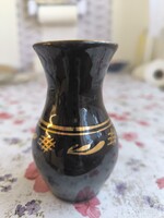Fekete mázas, festett kerámia  váza eladó!