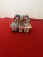 Kerámia padon üllő 3 lány magyar nép meséket idéző hangulatal