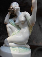 Herendi tükrös akt figura. (Szilágyi Nagy István)