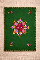 Régi, kézzel hímzett terítő,  kalocsai jellegű motívumokkal