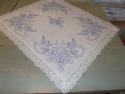 Nagyon szép kék kézel himzett asztalközép, vagy tweritő