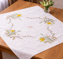 Tavaszi hangulatú vintage hímzett terítő 70×70 cm