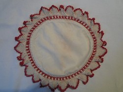 Batiszt, antik terítő horgolt széllel