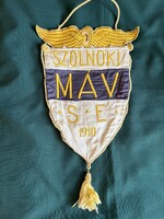 Szolnoki MÁV SE 1910 nagyméretű hímzett sport zászló (E0038)