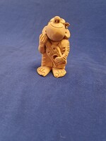 Egyedi, kézműves agyag figura – Zenélő troll / manó