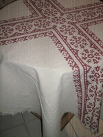 Gyönyörű keresztszemmel gazdagon hímzett régi lenvászon terítő