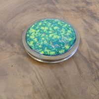 Mesés régi zománcozott réz tükrös pudrié (7,5 cm)