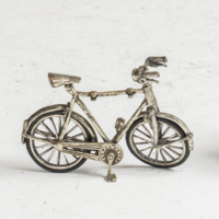 Ezüst miniatűr bicikli