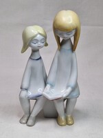 Art deco Hollóházi Káldor Aurél tervezte olvasó lányok porcelán figura hibátlan állapotban 14,5 cm.