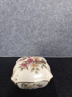 Zsolnay pillangós vajszínű porcelán bonbonier, 7 x 7 cm, magassága 5 cm