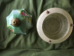 2db üveg lámpabúra egybe, nagyméretű art deco és fodros szélű virág dekoros réz foglalattal.