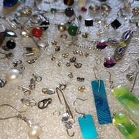 BÁV áron Ezüst ékszer, törmelék, zárók stekkerek kreatív felhasználásra sok minden egyben....