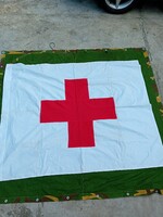 Katonai vöröskeresztes zászló.