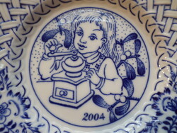 Limitált kiadású "hagymamintás" 2004 évszámos porcelán kistányér 18,9 cm