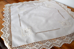 Antik régi horgolt Csipkés terítő asztalterítő asztalközép bézs színű 85 x 85 cm
