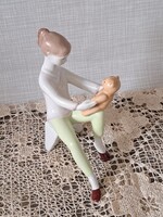 Hollóházi kislány macival