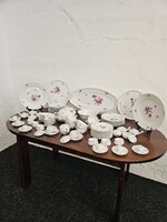 Nymphenburg Porcelán Étkező Szerviz 91+11 db, Relief Forma, Kézzel Festett „Purpur Streublumen”