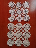 2 db horgolt kisterítő azonos mintával, különböző méretben