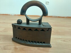 Antik szenes vasaló