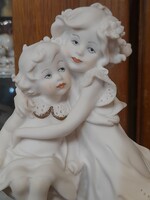 Italy Art Deco Capodimonte Giuseppe Armani 1986 Florence Kislány Pár Szobor,Fa Talapzaton.20.5 cm.
