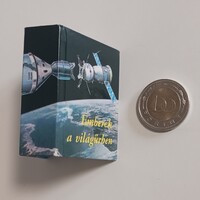 IGAZI IDŐKAPSZULA! Emberek a világűrben (1975) – Ép védőborítóval!