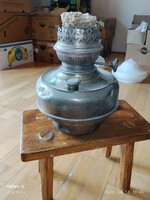 Nagyméretű petróleum lámpa tartály égőfejjel