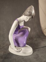 Hollóházi lila ruhás víz merítő nő 925