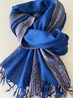 Királykék sál színes azsúrral kashmirból és selyemből, 200 x 70 cm