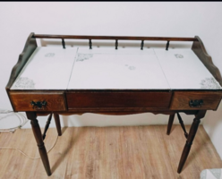 Vintage stílusú fésülködő asztalka tükörrel