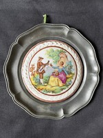 Fragonard stílusú porcelán falitányér ón keretben