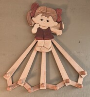 Vintage kislány figurás, harmonika szerkezetű nyitható fa fali fogas és gyerekszobai dekoráció