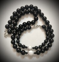 Két részes, egyenként csomózott fekete /SÖRL/ Turmalin ékszerszett, fehér Howlittal