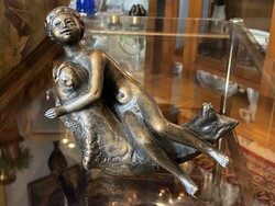 PATÓ RÓZA (1934-2018) FIÚ AKT HALLAL, RETRO MŰGYANTA KÉPCSARNOKOS SZOBOR 19 CM