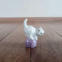 Régi Herendi porcelán mini cica gombolyagon