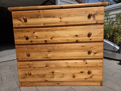 Eladó egy  4 fiókos nagy méretű fenyő komód.  Bútor nagyon szép  állapotú, hibátlan.