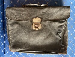 Retro,nagyon régi,bőr aktatáska. Fellelt áőllapotban. Mérete: 33x25 cm