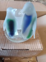 Kézműves üveg mécsestartó pingvinekkel.