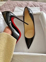Gyönyörű klasszikus eredti új Christian Louboutin So Kate cipő