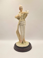 Angol Leonardo Elegance elegáns hölgy figura 27cm
