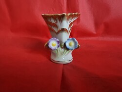 Herendi Victoria mintás porcelán ibolya váza (Viktória) virág rátétekkel