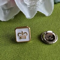 Kitűző, bross BRO398 - Fehér zománcos korona mintás gomb 12x12mm