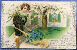 Antik dombornyomott üdvözlő képeslap  - kisfiú , talicska virág tavasz  1905