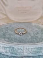 Antik arany buton gyűrű 0,30 ct brillel