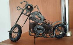 Egyedi, kézzel készített drót motorkerékpár szobor – Chopper  (18x12 cm)