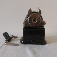 Bakelit asztali hegyező