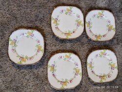 Öt Royal Albert márkájú, virágmintás és aranyozott szélű angol csontporcelán kistányér egyben eladó.