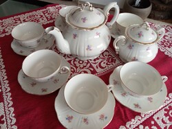 100 éves barokk stílusú Zsolnay porcelán teás készlet, apró virágokkal körbe futó dombor mintával.