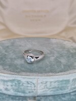 Fehérarany gyűrű kék topázzal