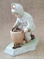 Zsolnay Sinkó kisfiú, figura, 15 cm