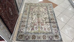 4370 Kasmíri hernyóselyem életfa mintás kézi perzsa szőnyeg 132X192CM